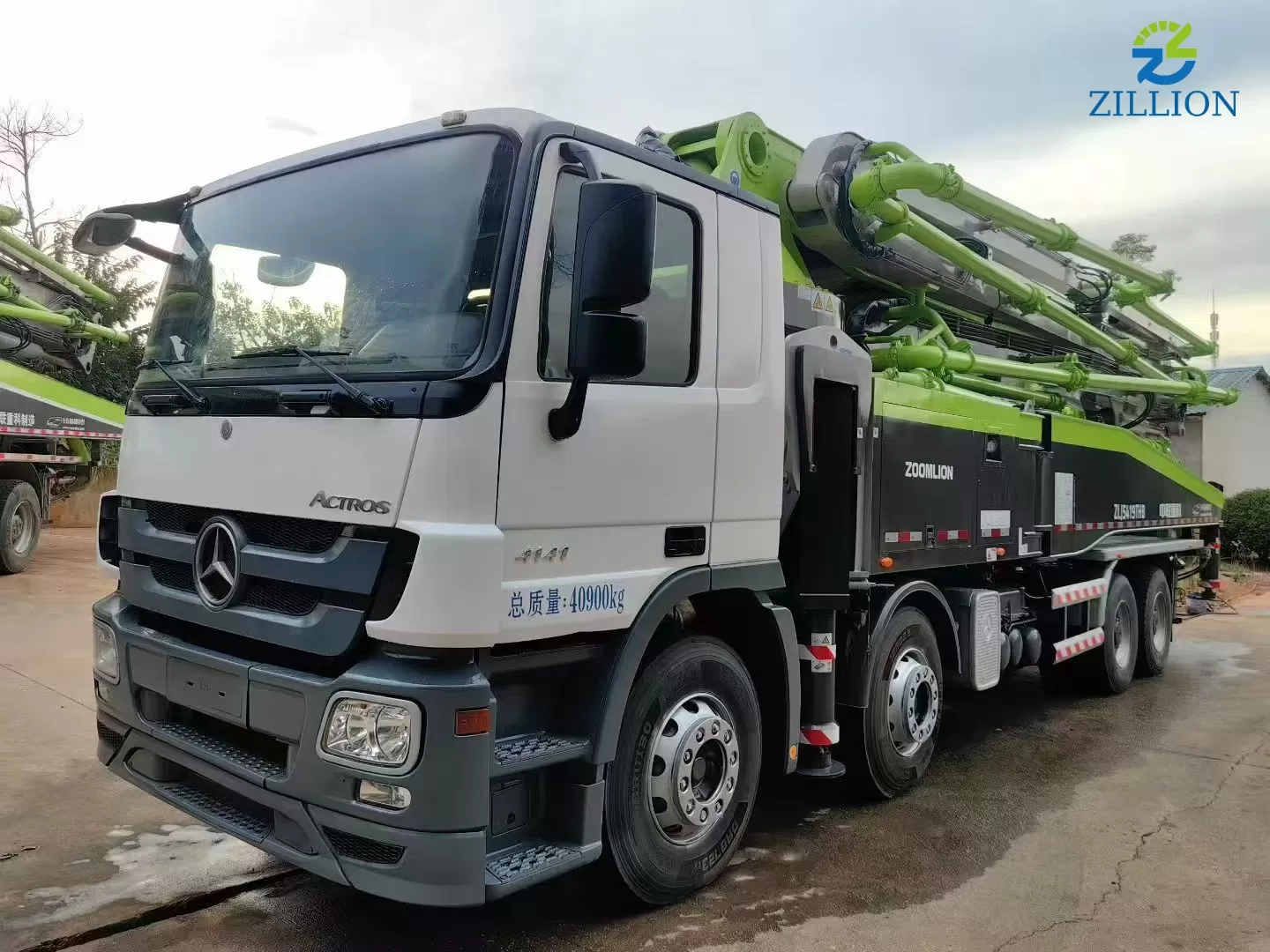 2014 Zoomlion 52m Truck-Mounted Concrete Pump Truck with Mercedes-Benz Chassis