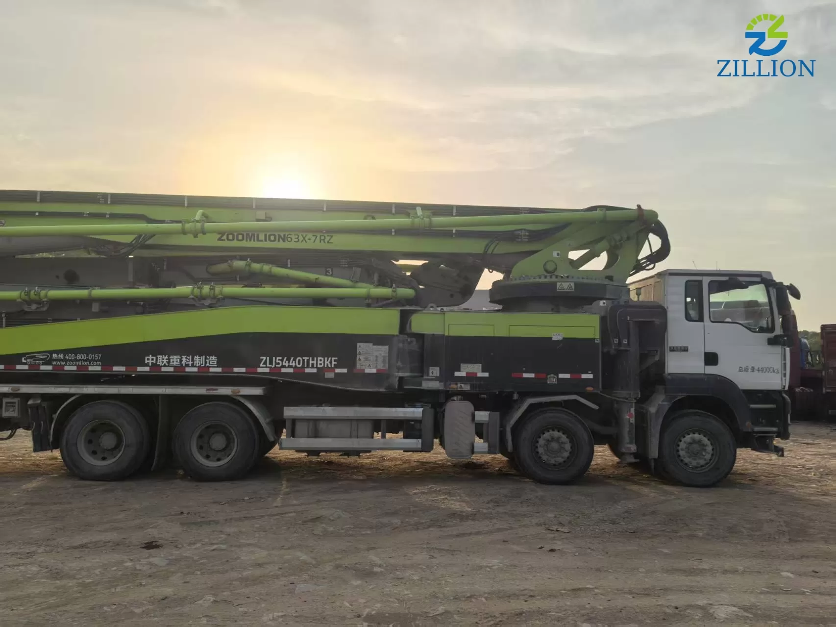 High Quality 2022 Zoomlion Boom Pump 63m Truck- mounted Concrete Pump Car on Sitrak Chassis