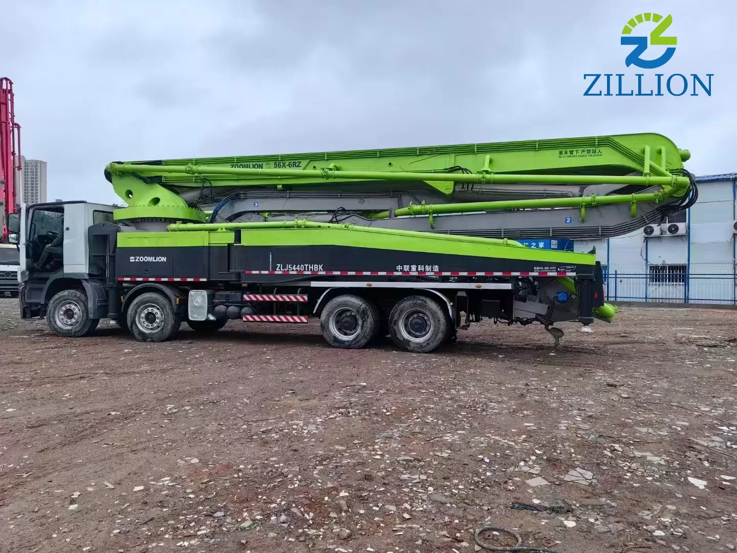 High Quality 2013 Zoomlion Boom Pump 56m Truck- mounted Concrete Pump Car on Benz Chassis