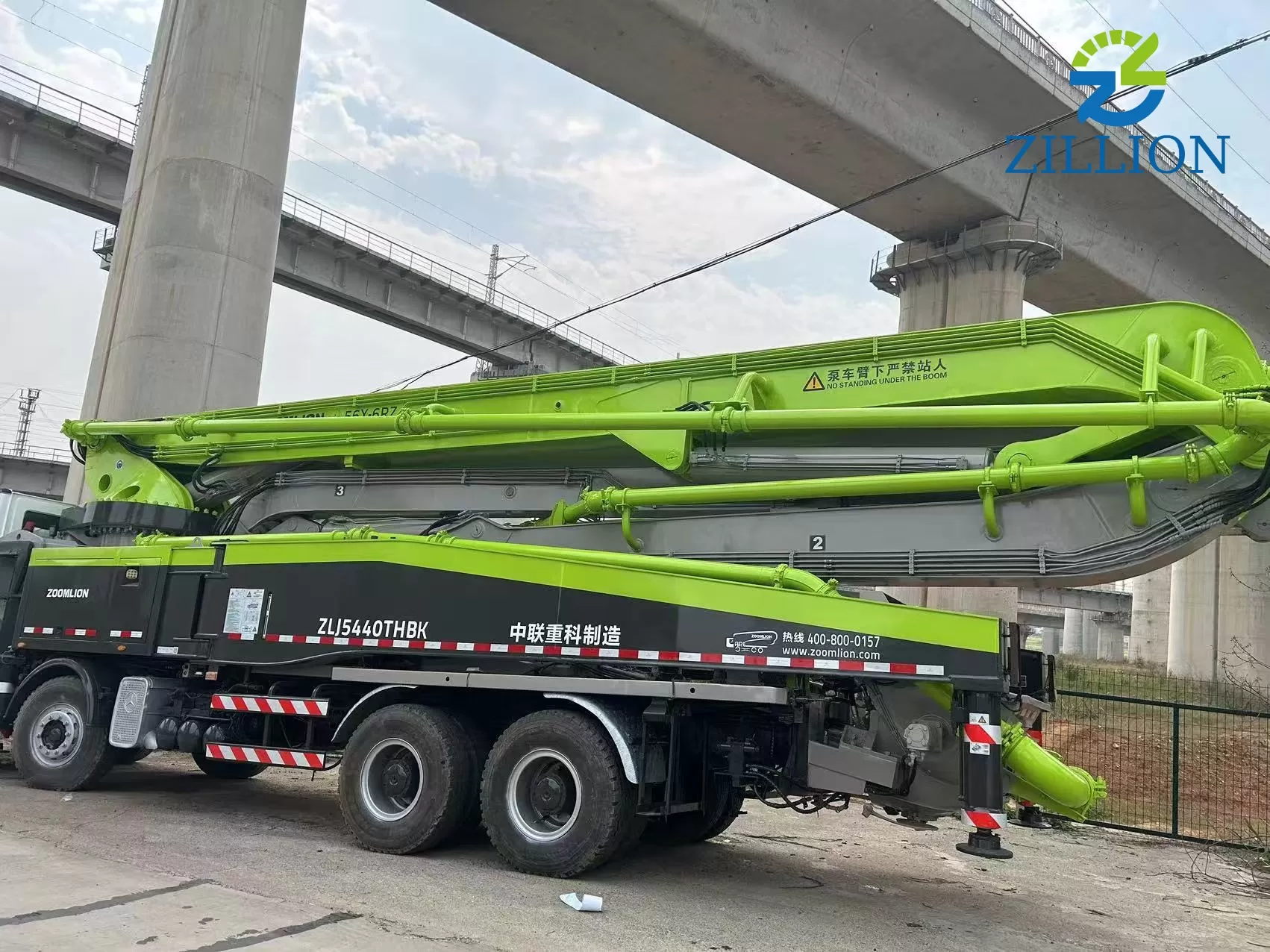 High Quality 2012 Zoomlion Boom Pump 56m Truck- mounted Concrete Pump Car on Benz Chassis