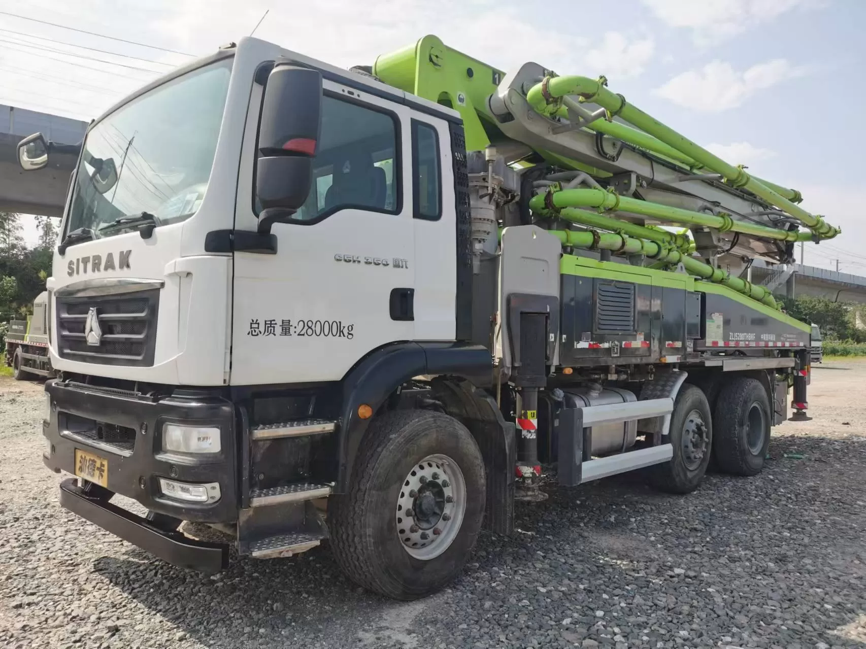 How Does a Concrete Pump Truck Work?