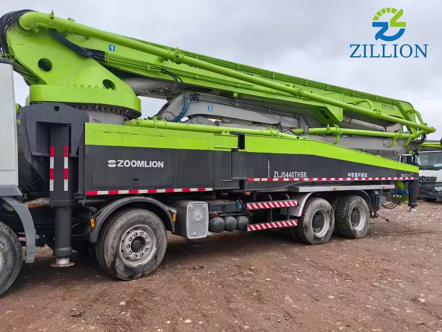 High Quality 2013 Zoomlion Boom Pump 56m Truck- mounted Concrete Pump Car on Benz Chassis