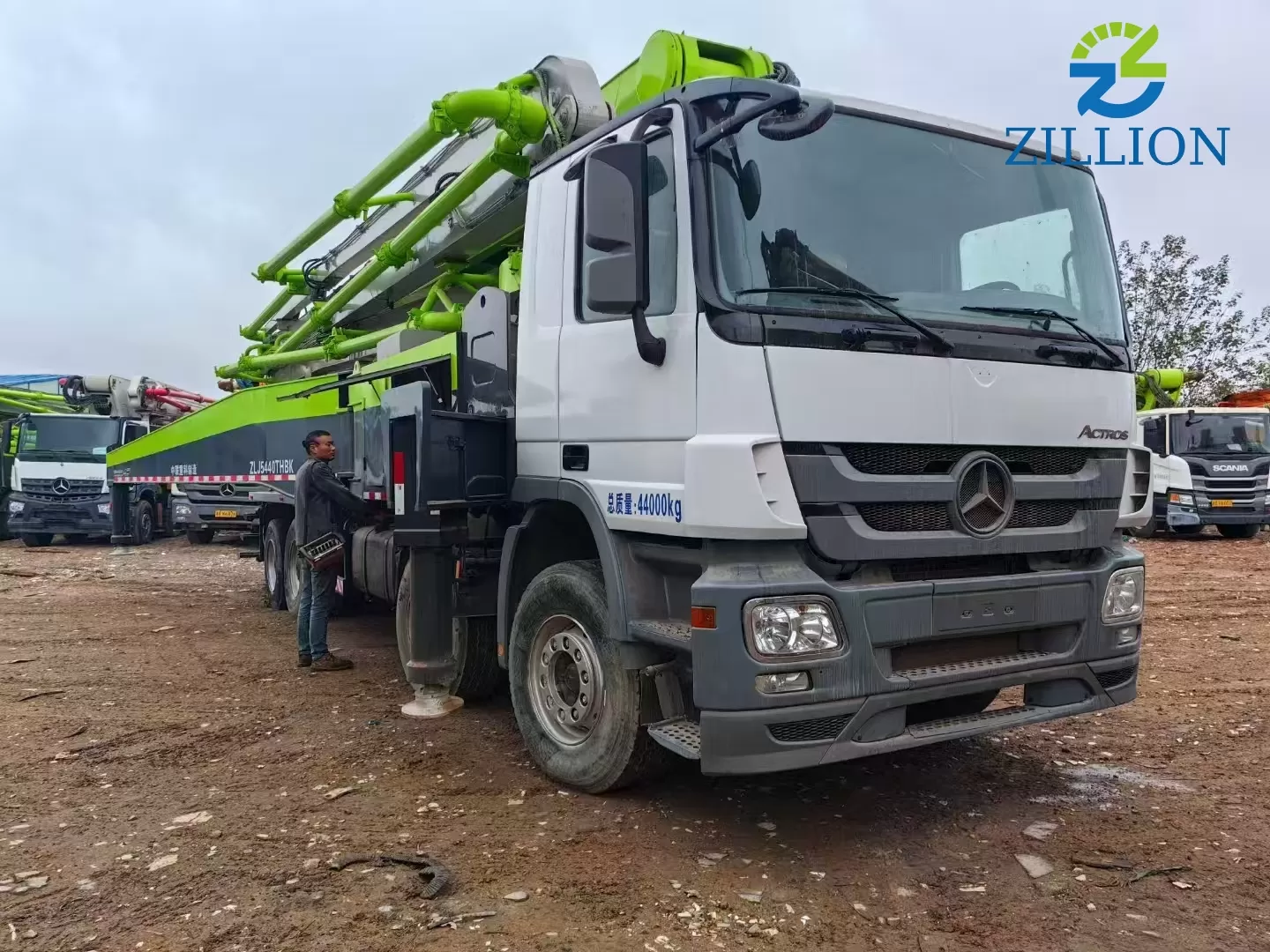High Quality 2013 Zoomlion Boom Pump 56m Truck- mounted Concrete Pump Car on Benz Chassis