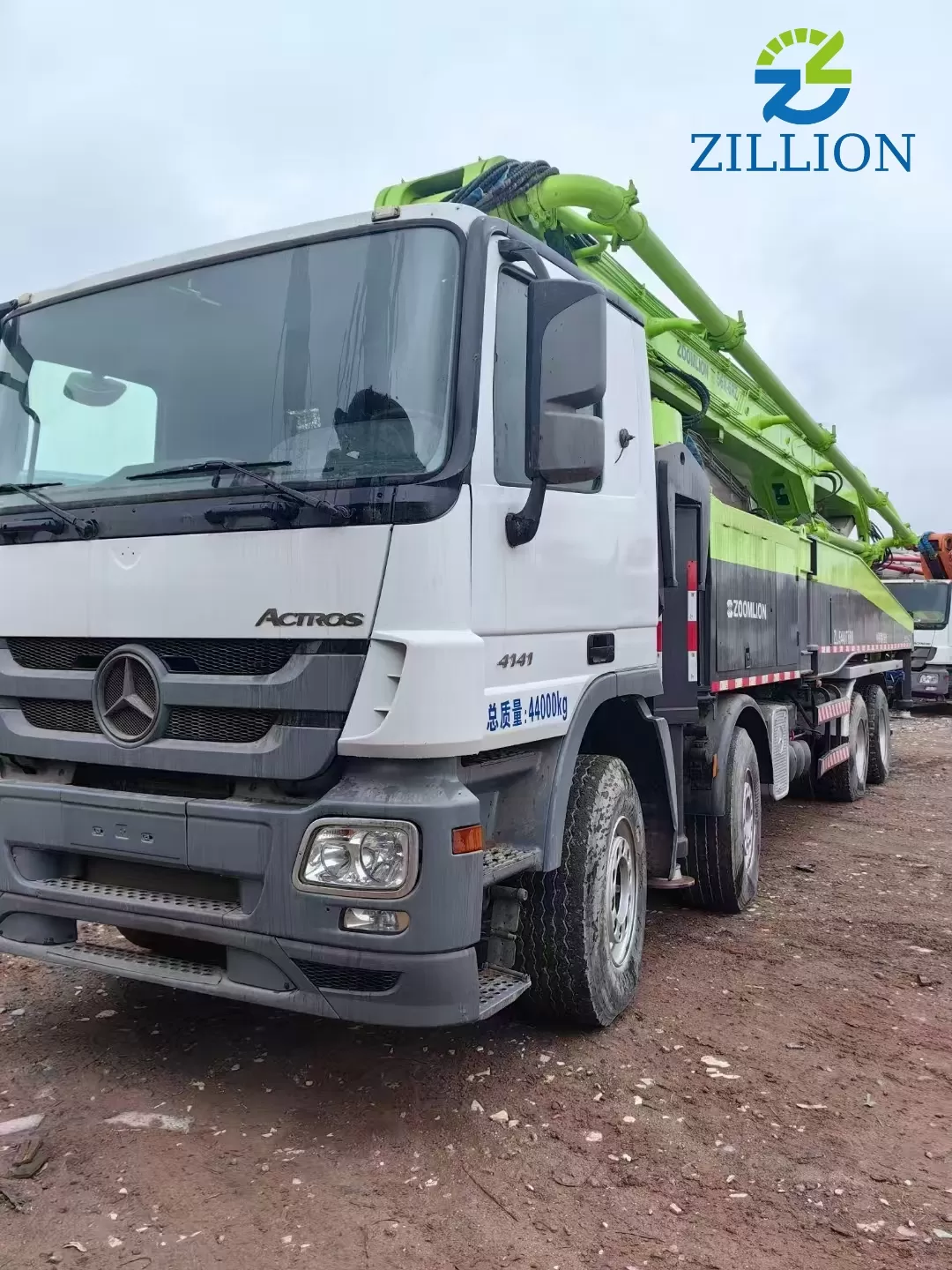 High Quality 2013 Zoomlion Boom Pump 56m Truck- mounted Concrete Pump Car on Benz Chassis